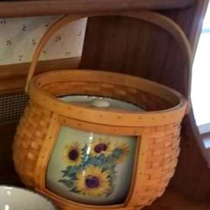 Bean pot with wooden basket transporter